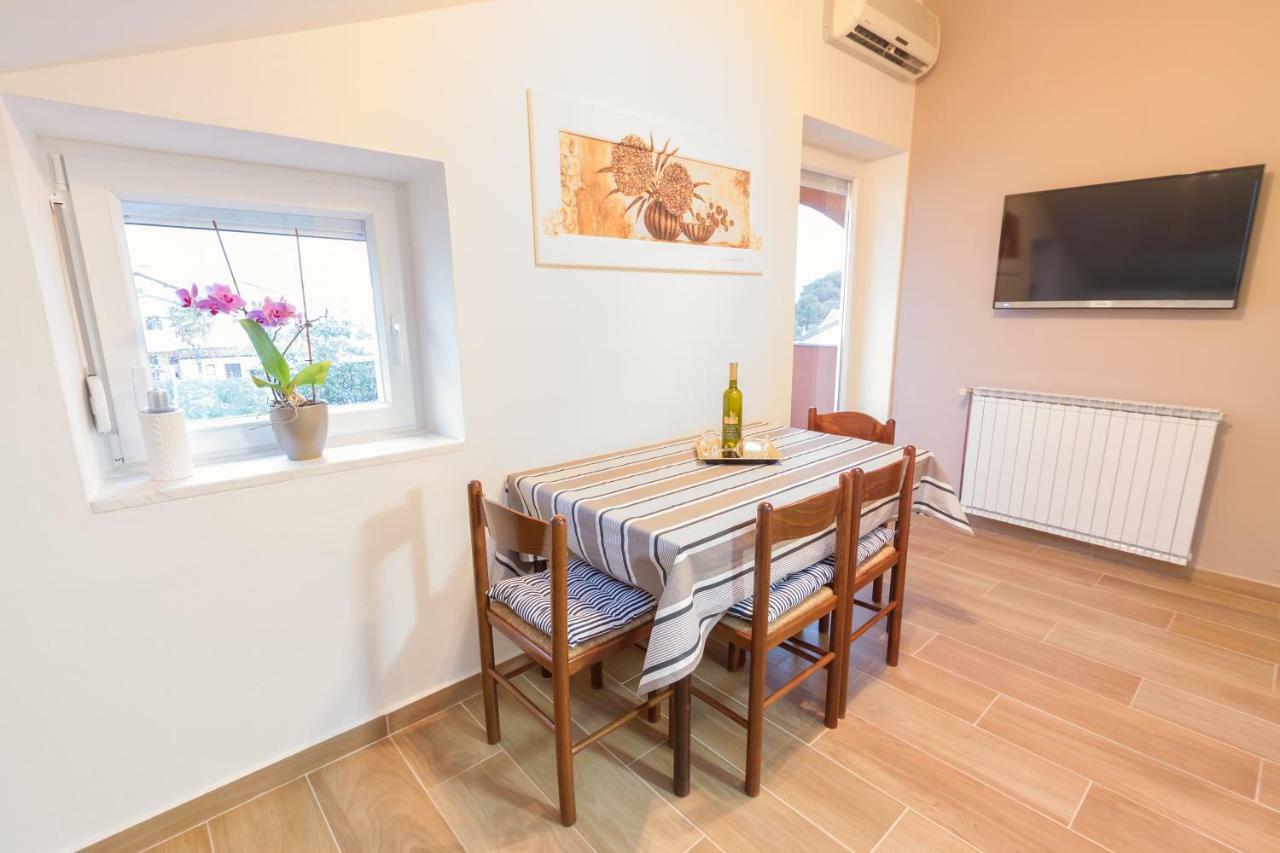 Novigrad Istria Apartments Mirjana מראה חיצוני תמונה